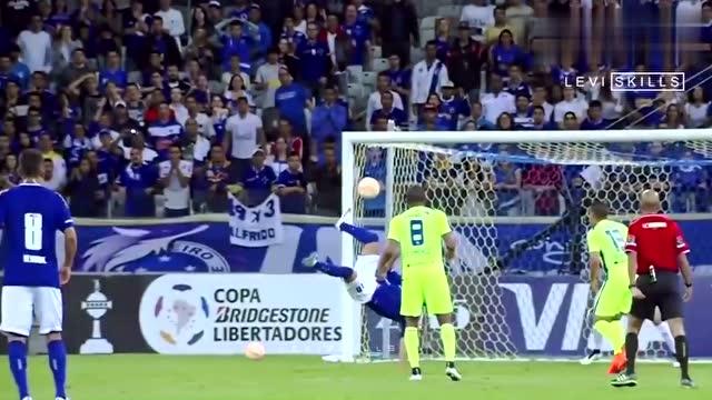  尼斯中场拦截出色，切断对手进攻脉络掌控比赛节奏