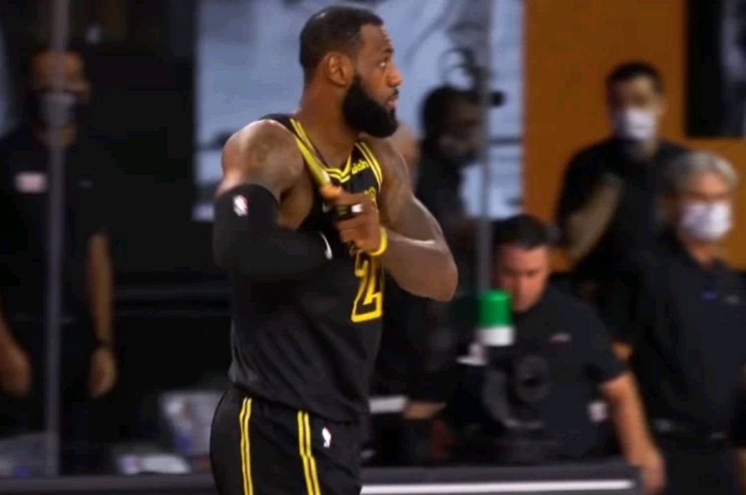  里尔门将超神发挥，单场九次扑救创造历史