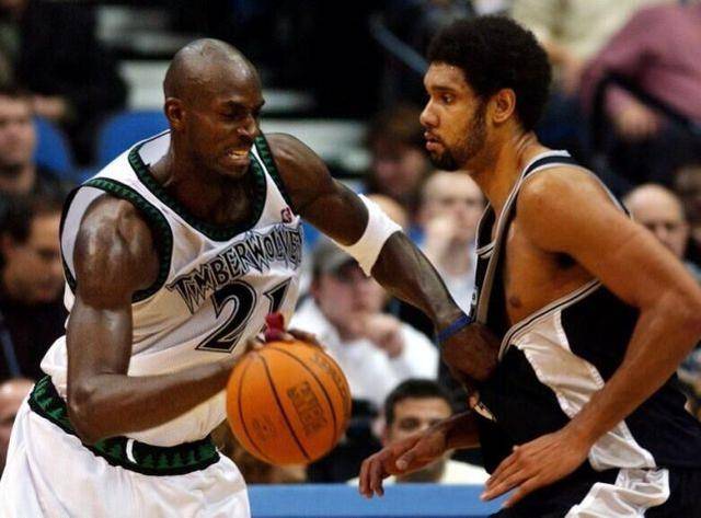  昂热前锋把握机会能力超强，单刀赴会屡次洞穿球门